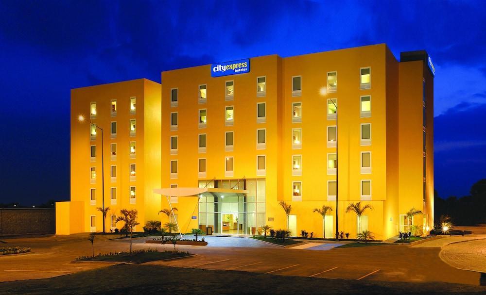 City Express By Marriott Irapuato Norte Exterior photo