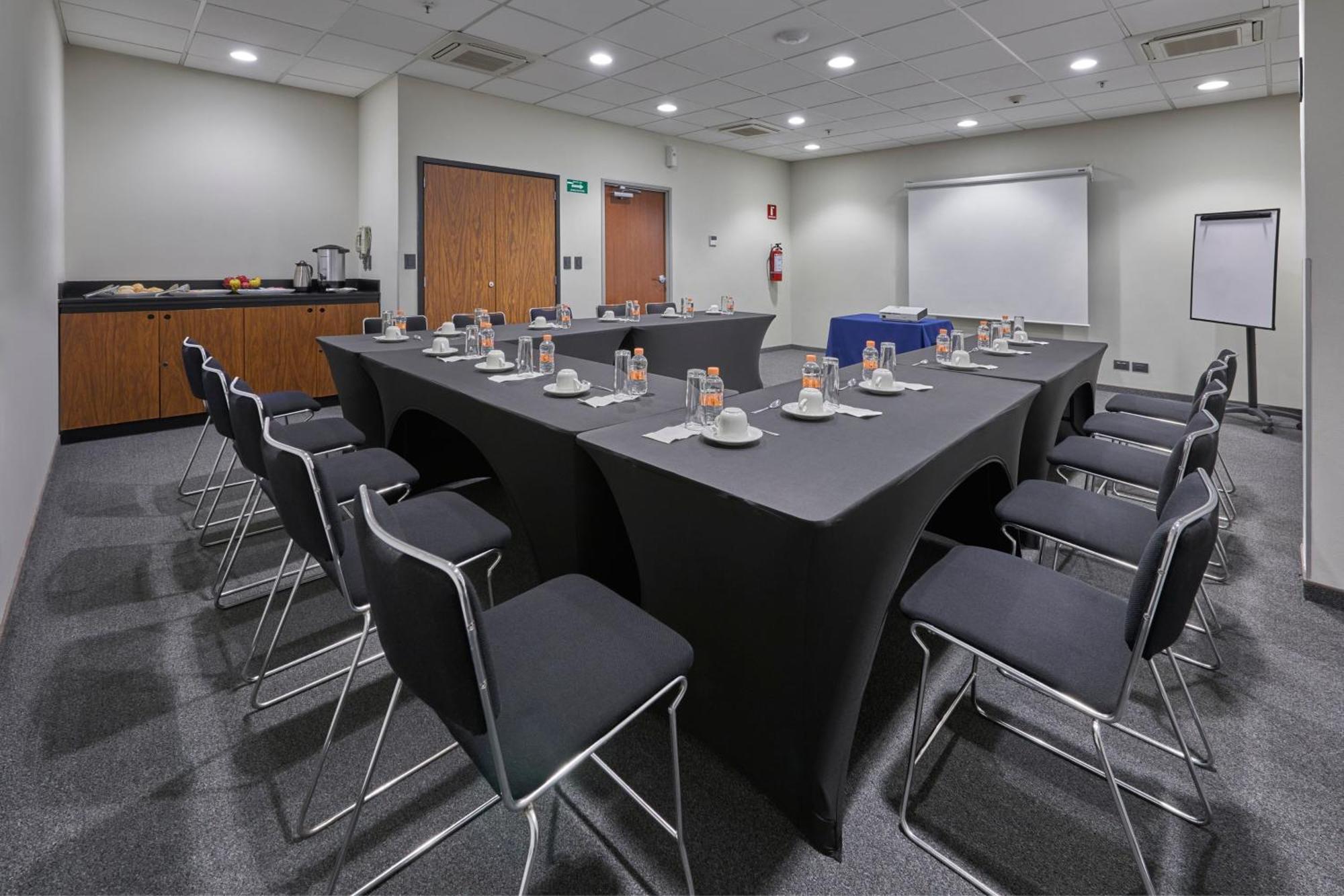City Express By Marriott Irapuato Norte Exterior photo