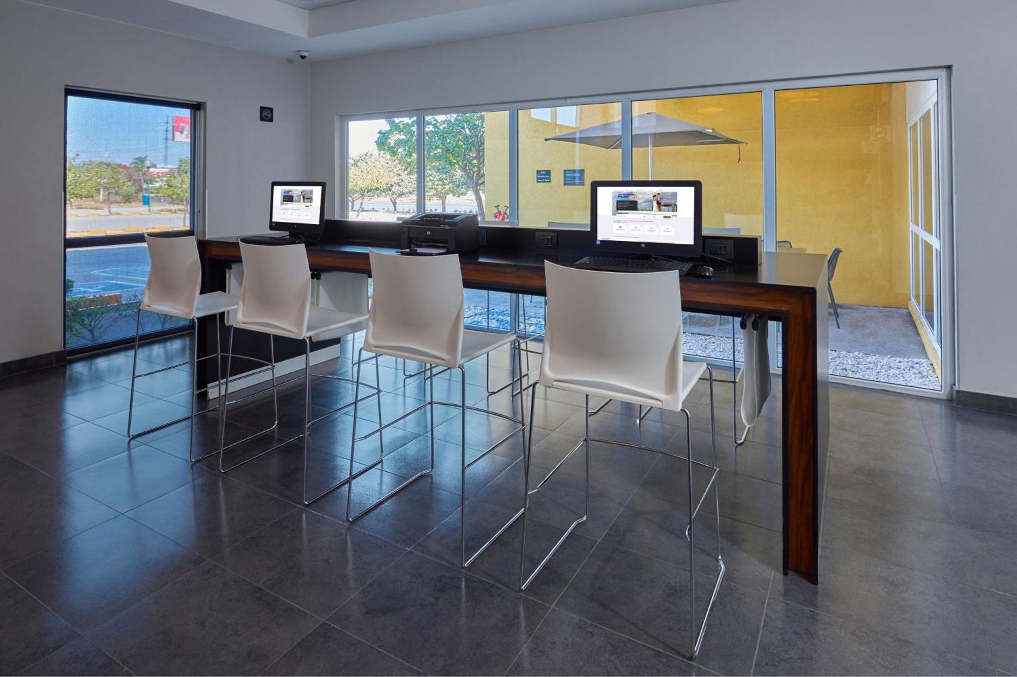 City Express By Marriott Irapuato Norte Exterior photo